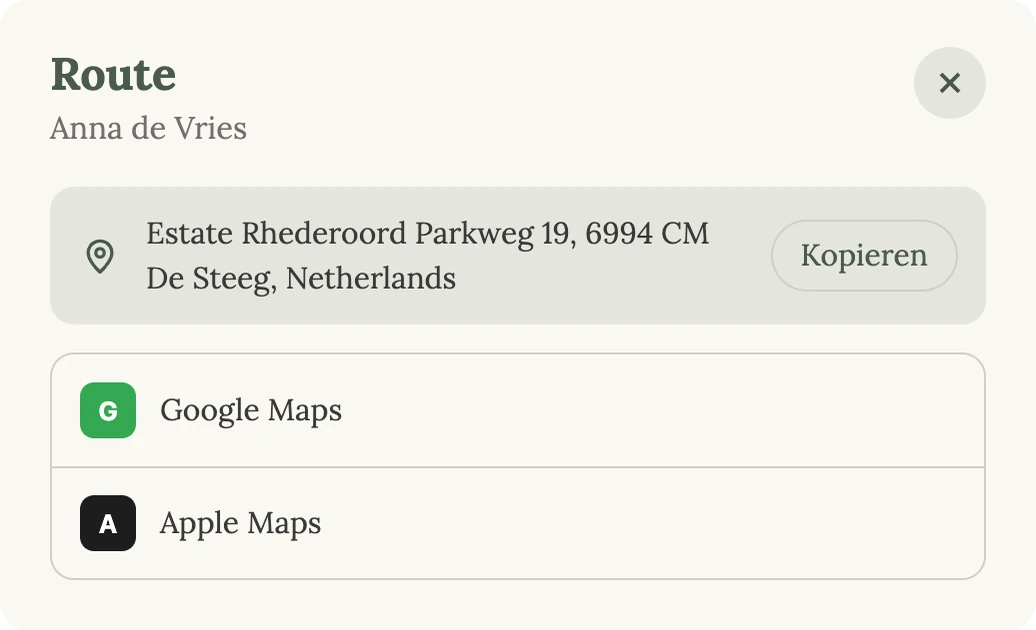 Het routevenster met het adres, een knop om te kopiëren en de keuze Google Maps of Apple Maps