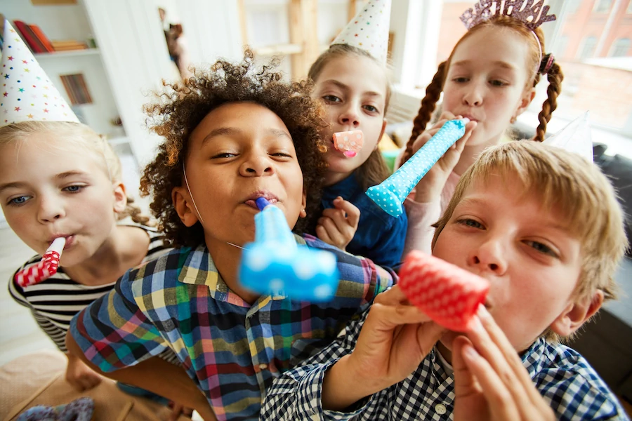 Een uitnodiging voor een kinderfeestje: je nodigt eigenlijk de ouders uit